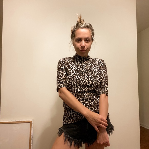 Cheetah print turtle neck top - Picture 1 of 2